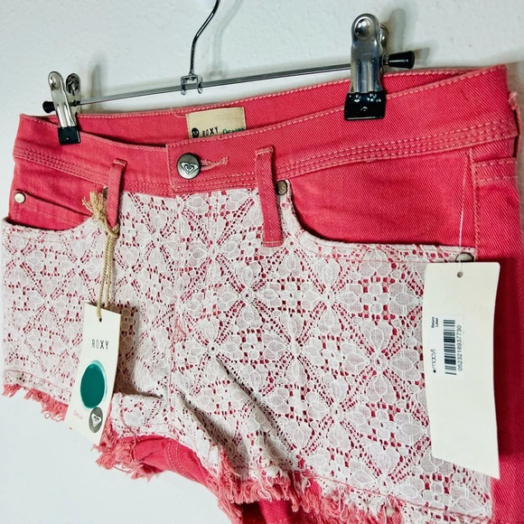 🆕 Roxy Denim Shorts Doily Dukes Cut Off Pink Lace Overlay Stretch - Picture 4 of 6